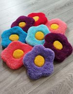 Plusieurs petites fleurs en tufting