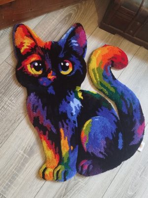 chat tufté arc-en-ciel